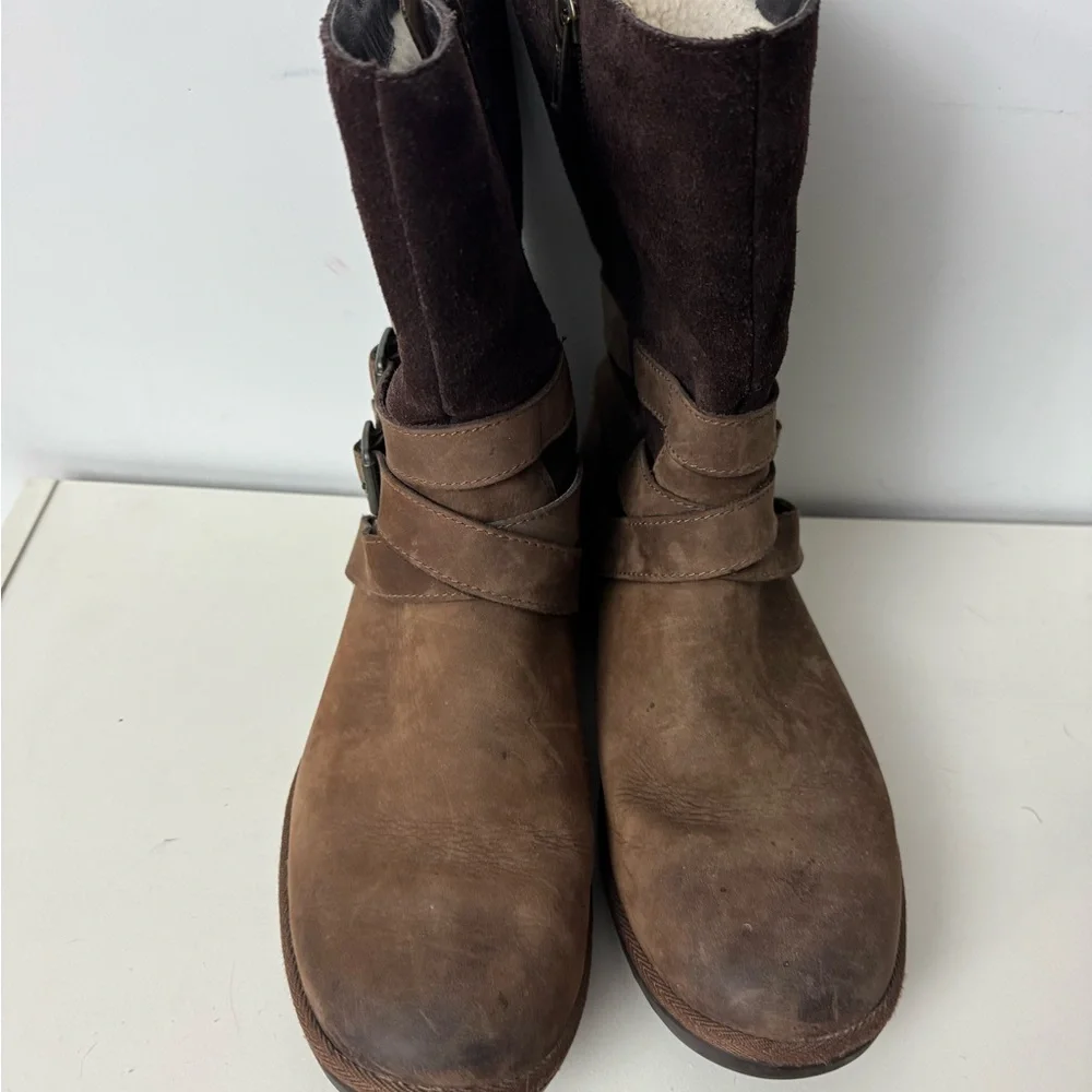 UGG Lorna Moto Buckle Boots Brown Leather/Suede Women’s 9 waterproof Boot - Picture 2 of 4